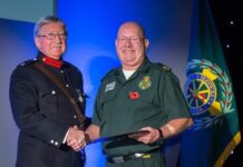 Barry's Half-Century of Saving Iives en el norte de Gales Barry's Half-Century of Saving Iives en el norte de Gales