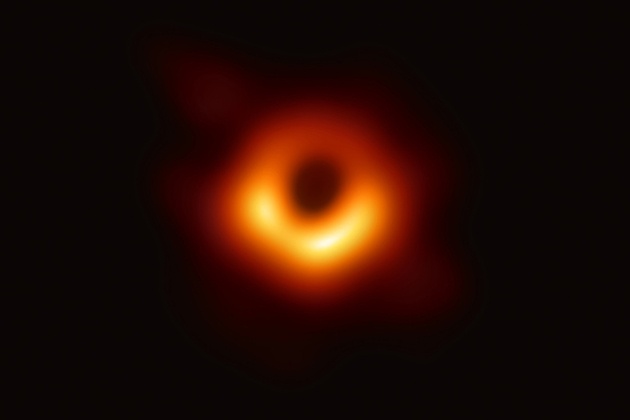 allereerste foto van een zwart gat