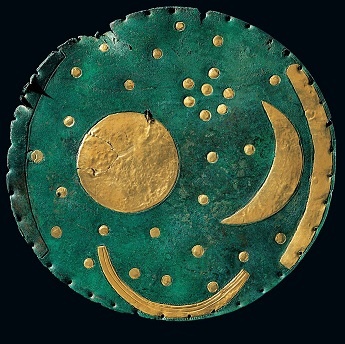Небесен диск на Небра и космическа мисия „Космична целувка“.