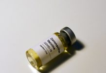 Vaksin'ny COVID-19 Oxford/AstraZeneca (ChAdOx1 nCoV-2019) Hita fa nahomby sy nekena Vaksin'ny COVID-19 Oxford / AstraZeneca (ChAdOx1 nCoV-2019) Hita fa mandaitra sy ekena