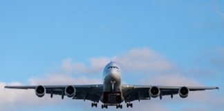 émission de carbone Changement climatique : réduction des émissions de carbone des avions avions commerciaux direction du vent