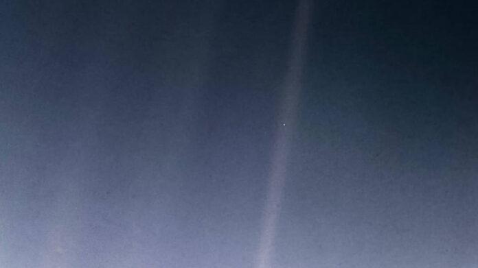 casa carl sagan Pale Blue Dot Earth Carl Sagan Voyager