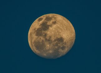 ചന്ദ്രന്റെ അന്തരീക്ഷം: അയണോസ്ഫിയറിന് ഉയർന്ന പ്ലാസ്മ സാന്ദ്രതയുണ്ട് ചന്ദ്രന്റെ അന്തരീക്ഷം: അയണോസ്ഫിയറിന് ഉയർന്ന പ്ലാസ്മ സാന്ദ്രതയുണ്ട്