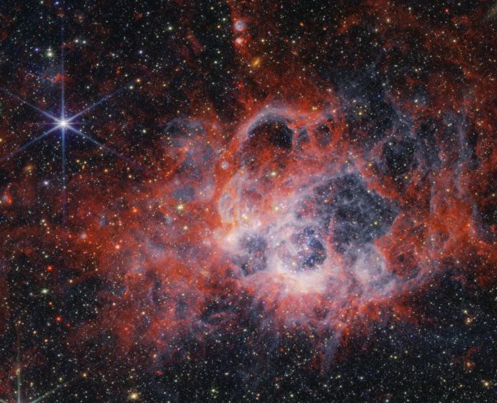 Нови най-подробни изображения на региона на формиране на звезди NGC 604