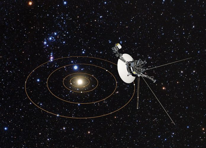 Voyager 1 heldur áfram að senda merki til jarðar